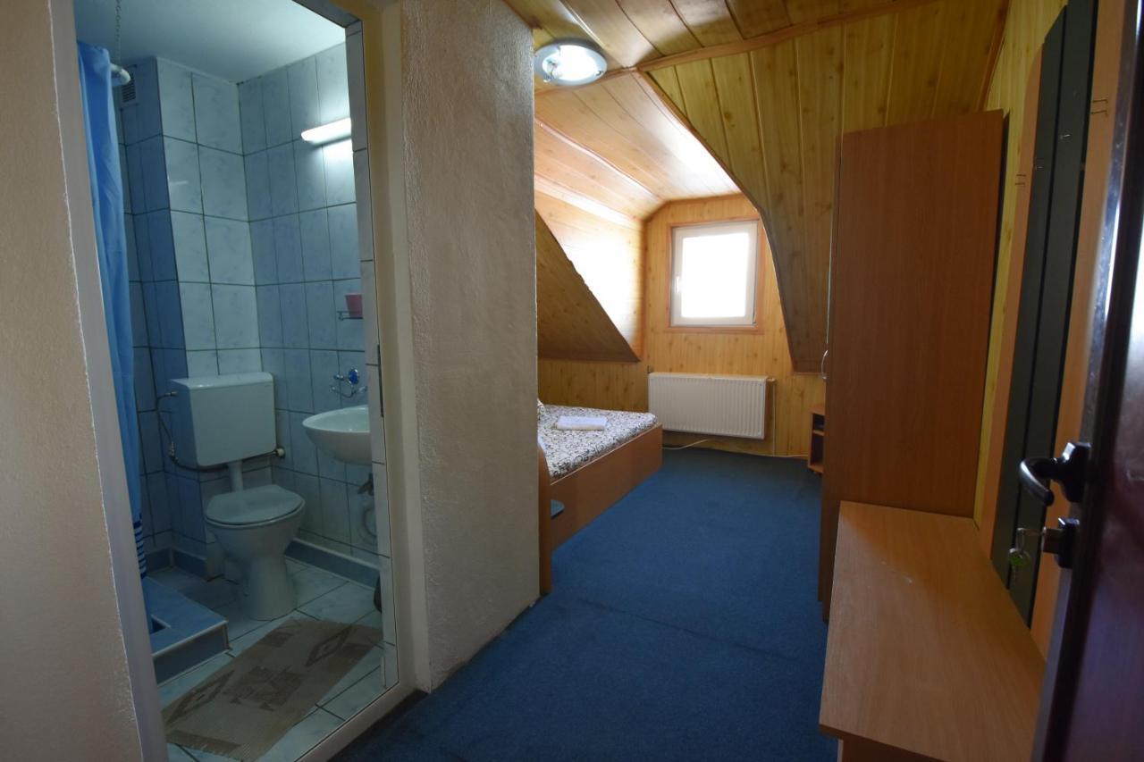 Vila Parang Петрошани Экстерьер фото